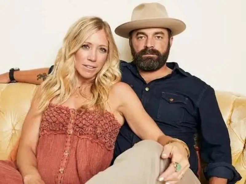 Drew and Ellie Holcomb’s Neighborly Christmas